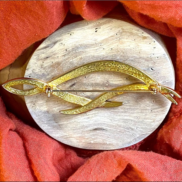 Vintage Gold Tone Art Deco Style Brooch - Picture 3 of 6